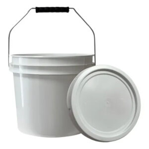 CUBETA BLANCA DE 4 LTS CON TAPA LISA